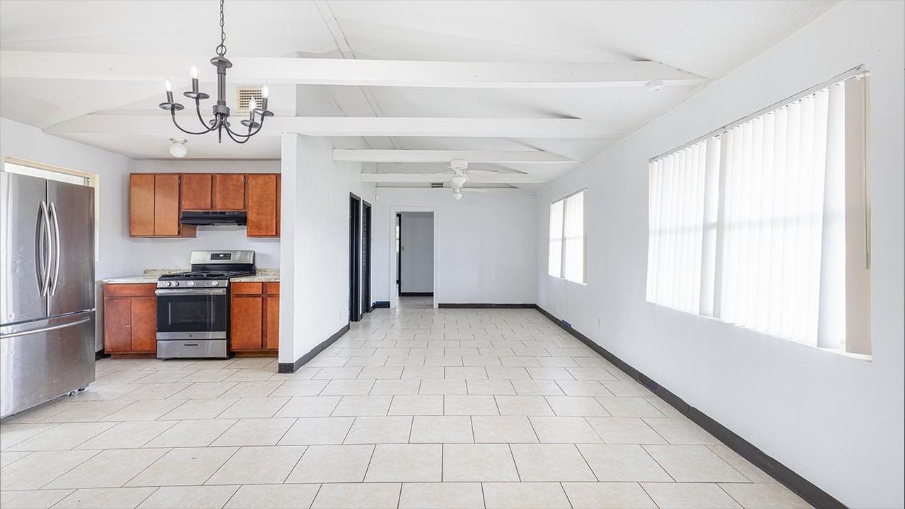 420 S Caroline St - Photo 6 of 11