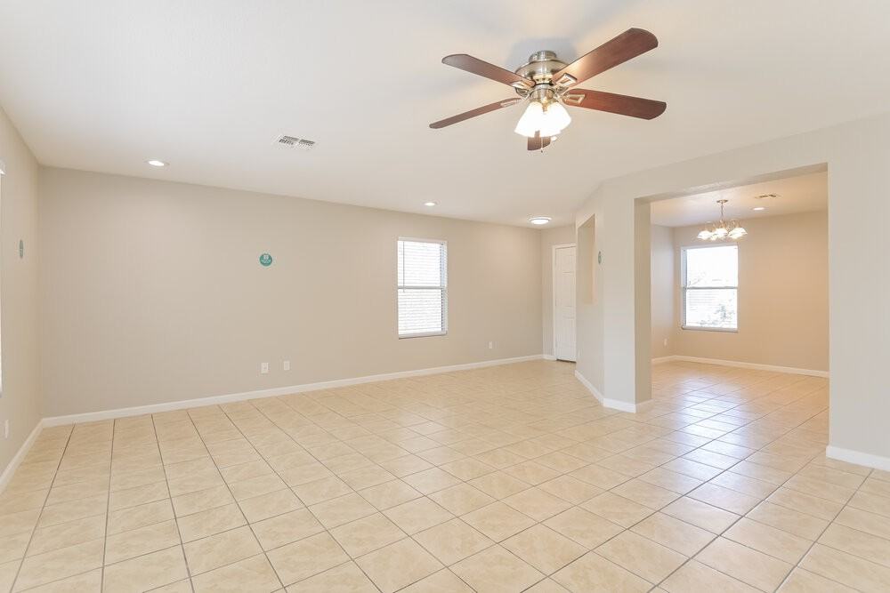 1552 E Maryland Pl - Photo 4 of 17