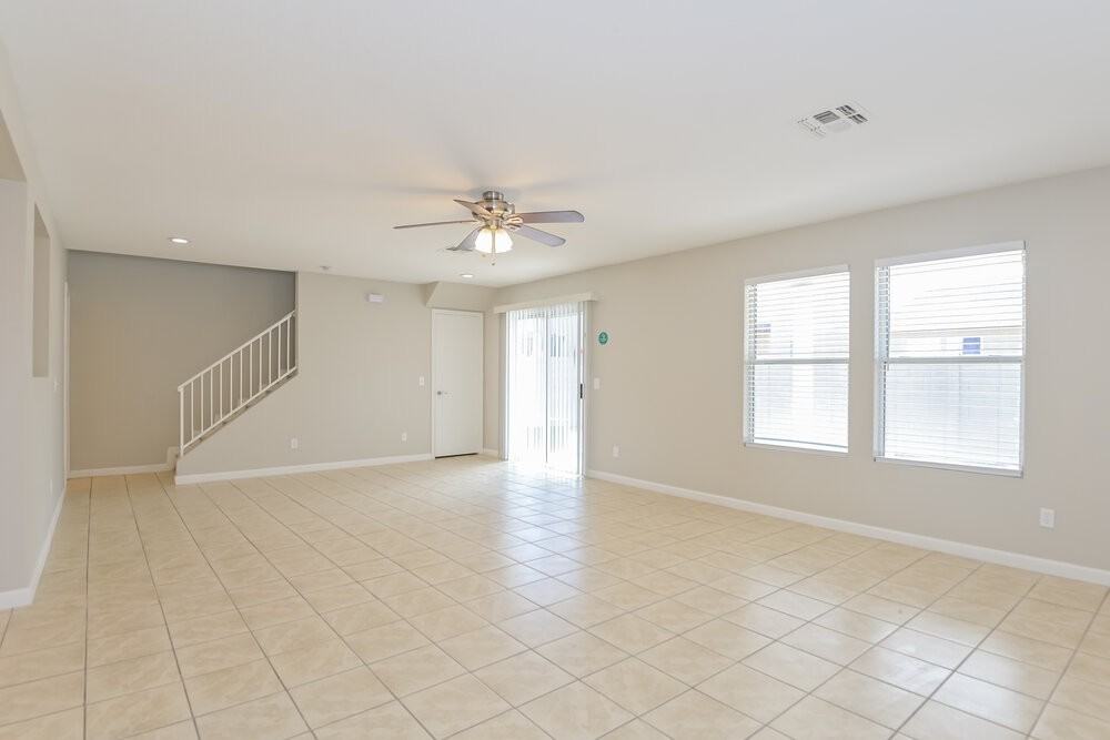 1552 E Maryland Pl - Photo 5 of 17