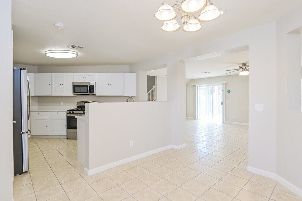 1552 E Maryland Pl - Photo 7 of 17