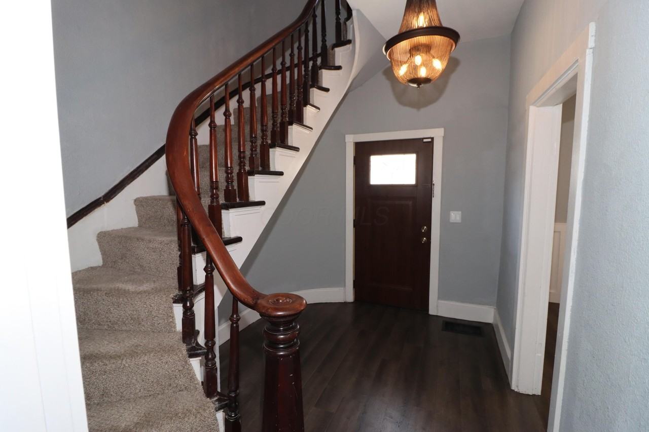 120 S Court St - Photo 3 of 47