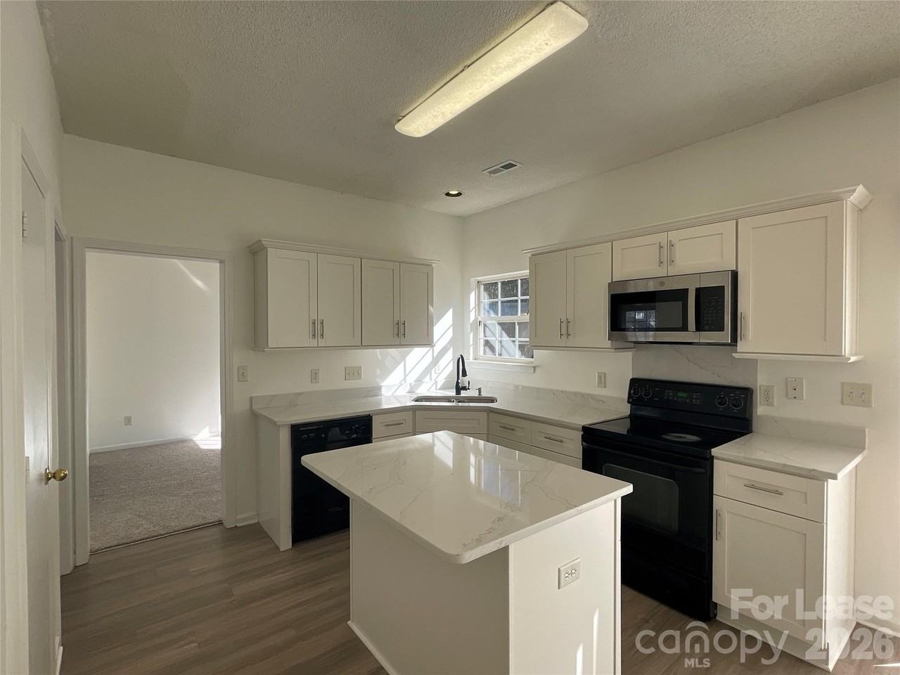 10218 Ridgewell Ct - Photo 5 of 19