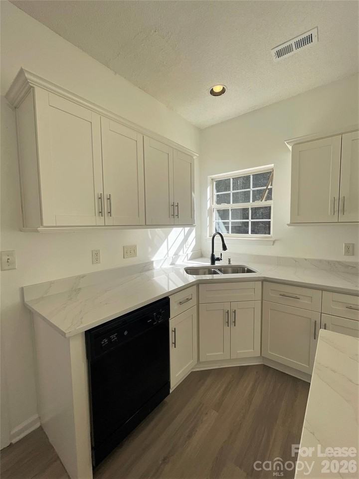 10218 Ridgewell Ct - Photo 7 of 19