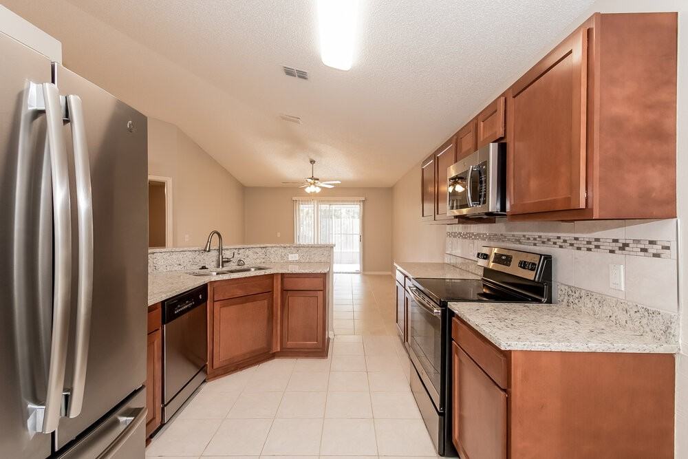 7390 Overland Park Blvd - Photo 4 of 15