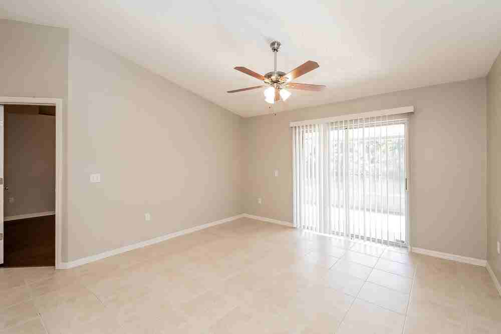 7390 Overland Park Blvd - Photo 6 of 15