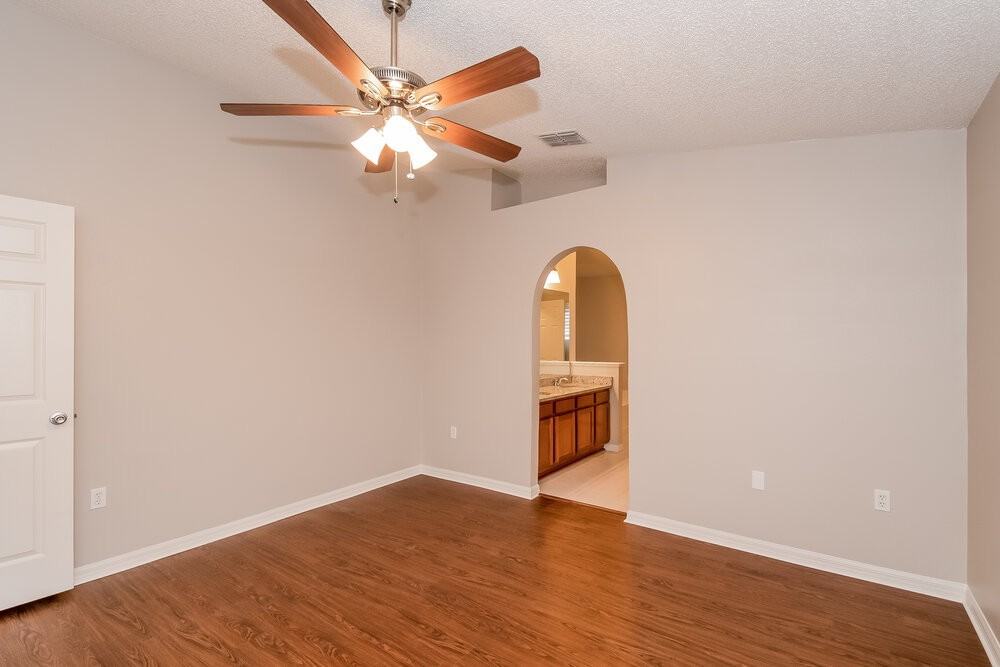 7390 Overland Park Blvd - Photo 7 of 15