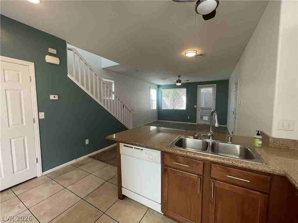 2412 Briggsdale Ave - Photo 5 of 34