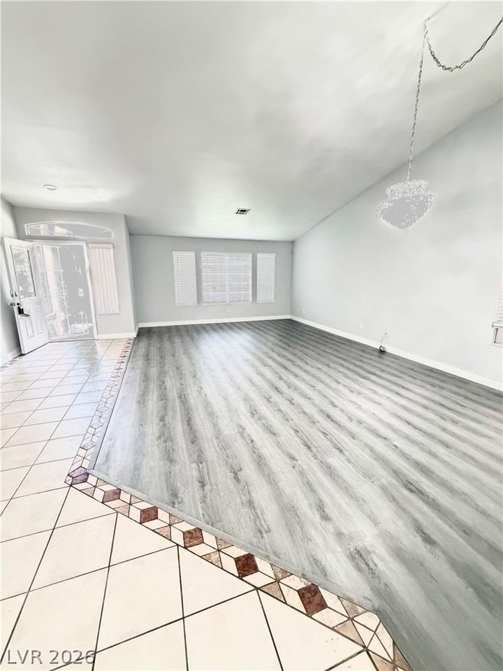 2763 Chokecherry Ave - Photo 6 of 29