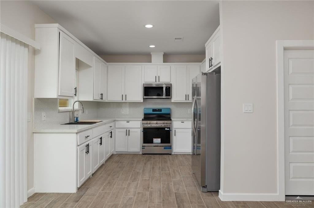 1626 W B St - Photo 2 of 12