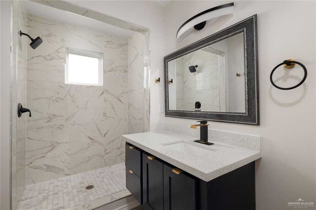 1626 W B St - Photo 4 of 12