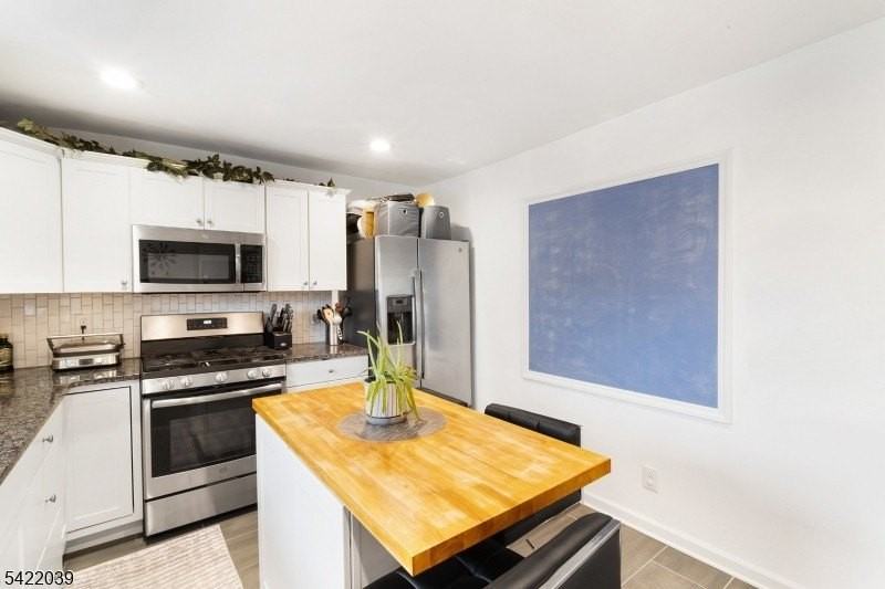 60 Searing St - Photo 6 of 22