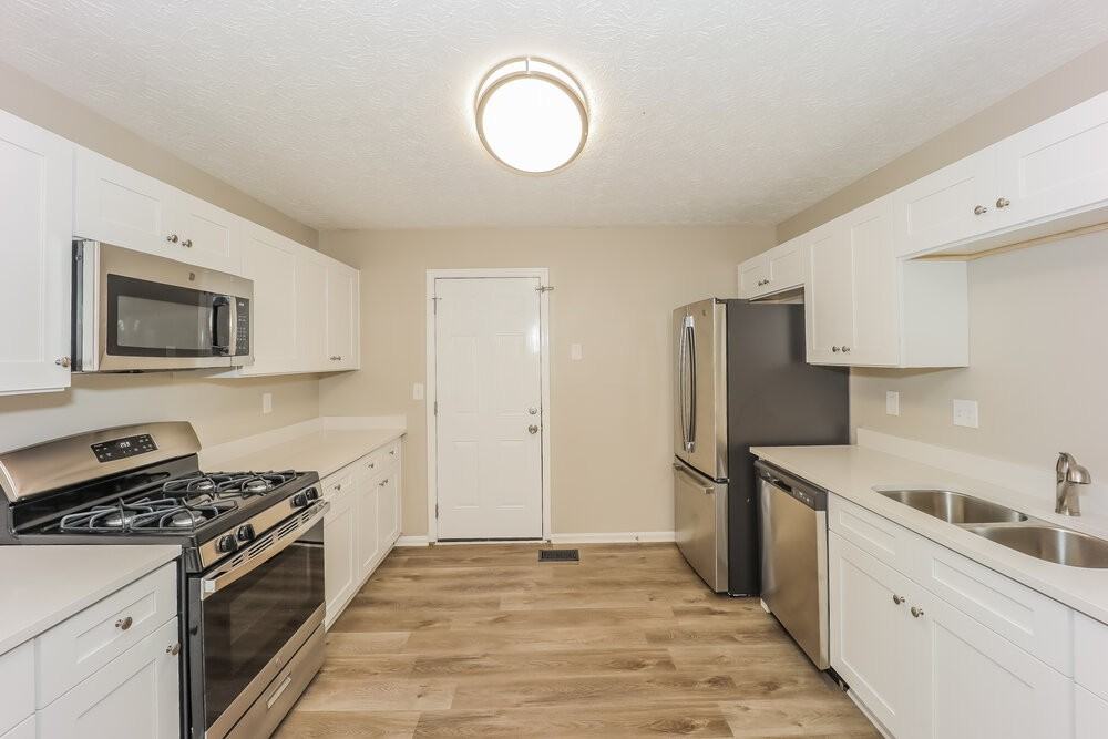 1076 Hidden Brook Trl - Photo 7 of 17