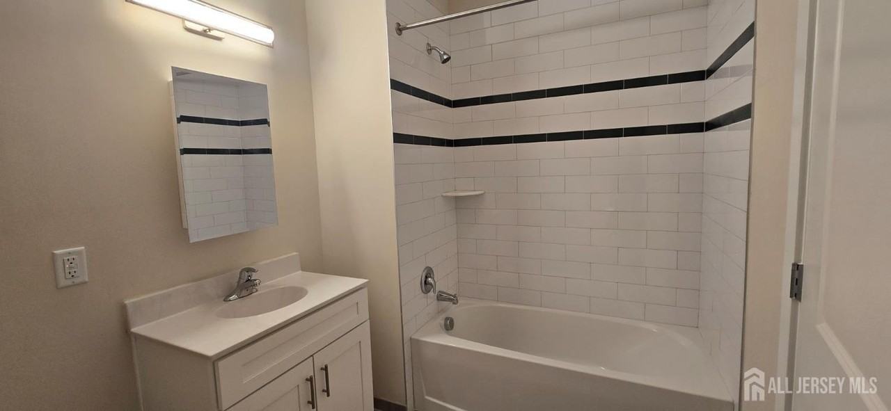 211 Henderson Rd Unit 1213 - Photo 4 of 27