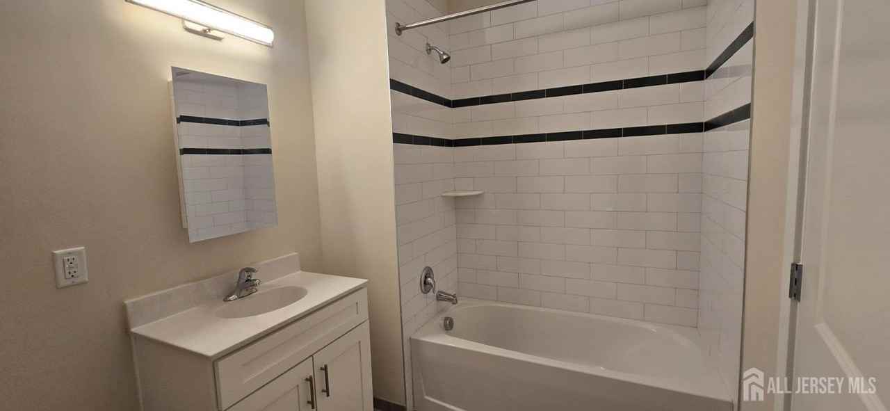 211 Henderson Rd Unit 2202 - Photo 4 of 27