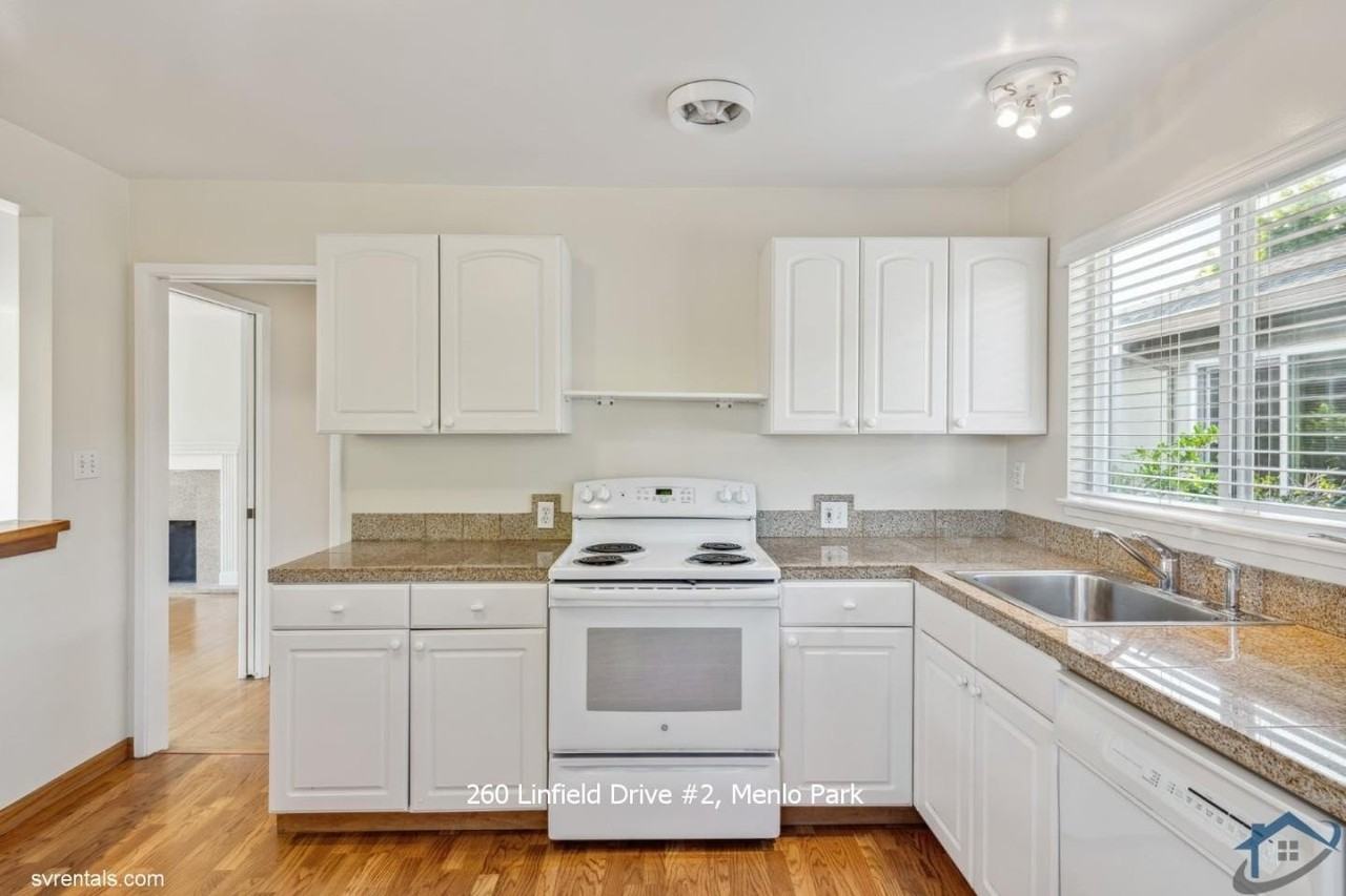 260 Linfield Dr - Photo 4 of 18