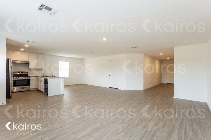 13831 Weir Pl - Photo 4 of 17