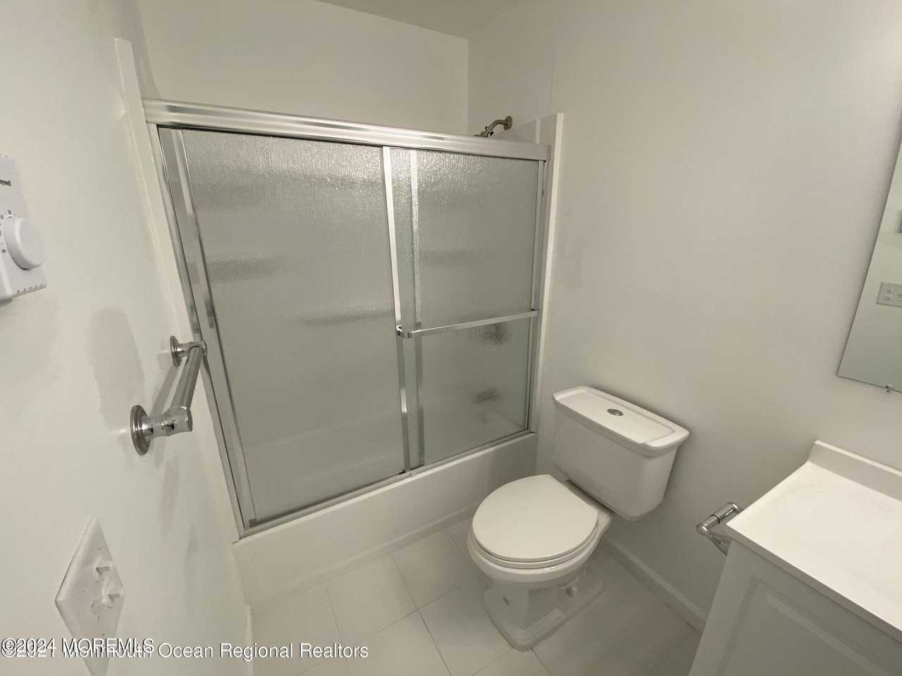 330 Shore Dr Apt F-20 - Photo 7 of 21