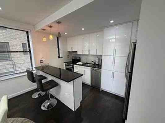 W 51st St #151516 - Photo 4 of 20