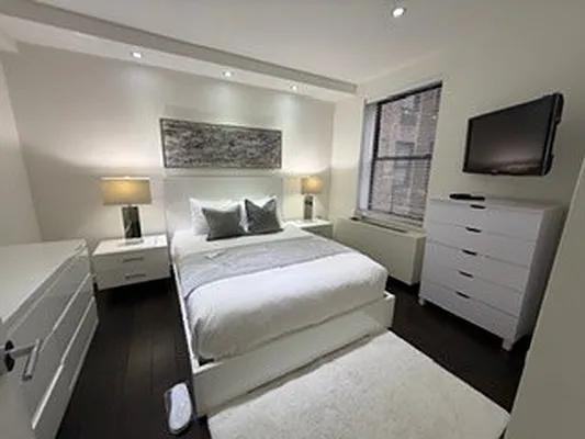 W 51st St #151516 - Photo 5 of 20