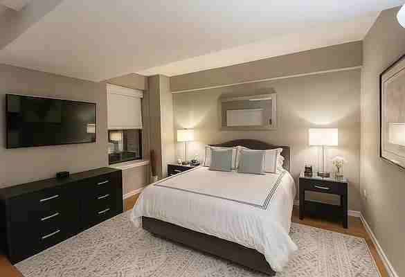 W 51st St #1008 - Photo 6 of 20