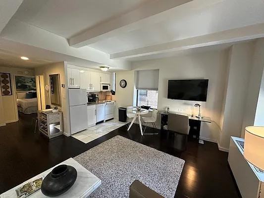 W 51st St #815 - Photo 6 of 20