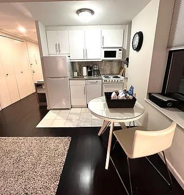 W 51st St #815 - Photo 7 of 20
