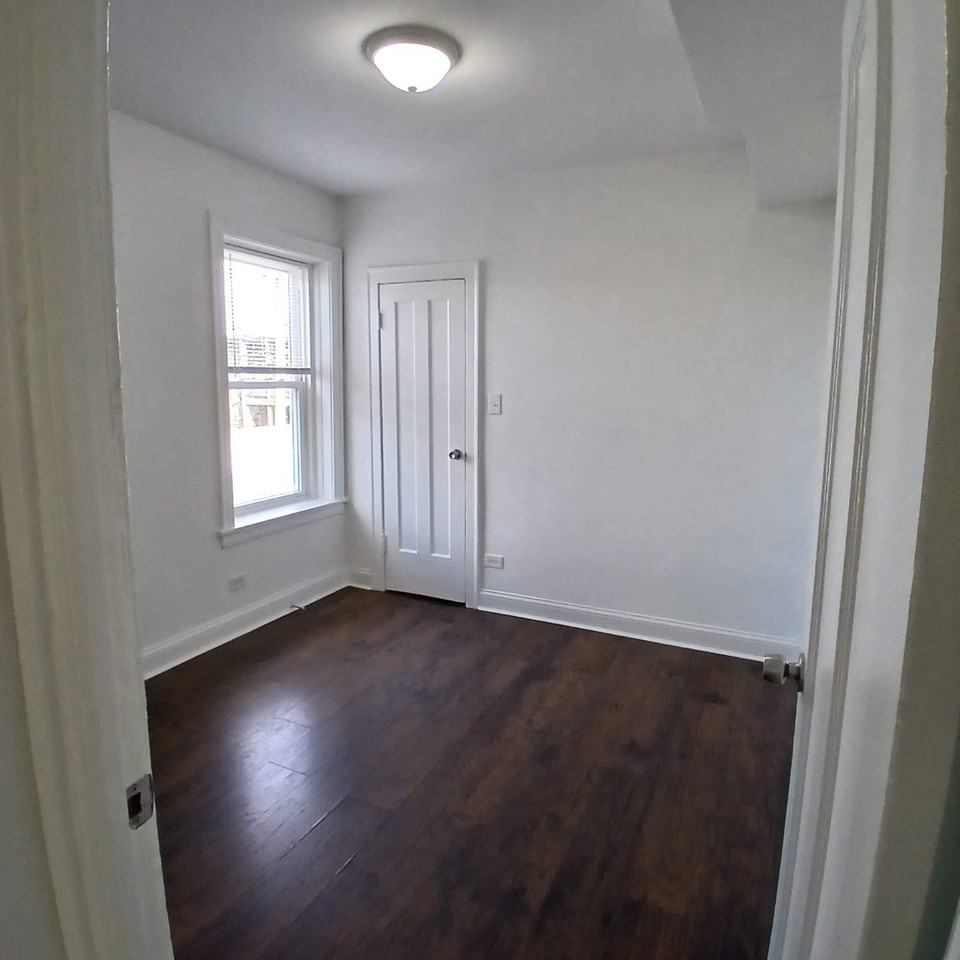 4876 W Armitage Ave Apt 2r - Photo 6 of 12