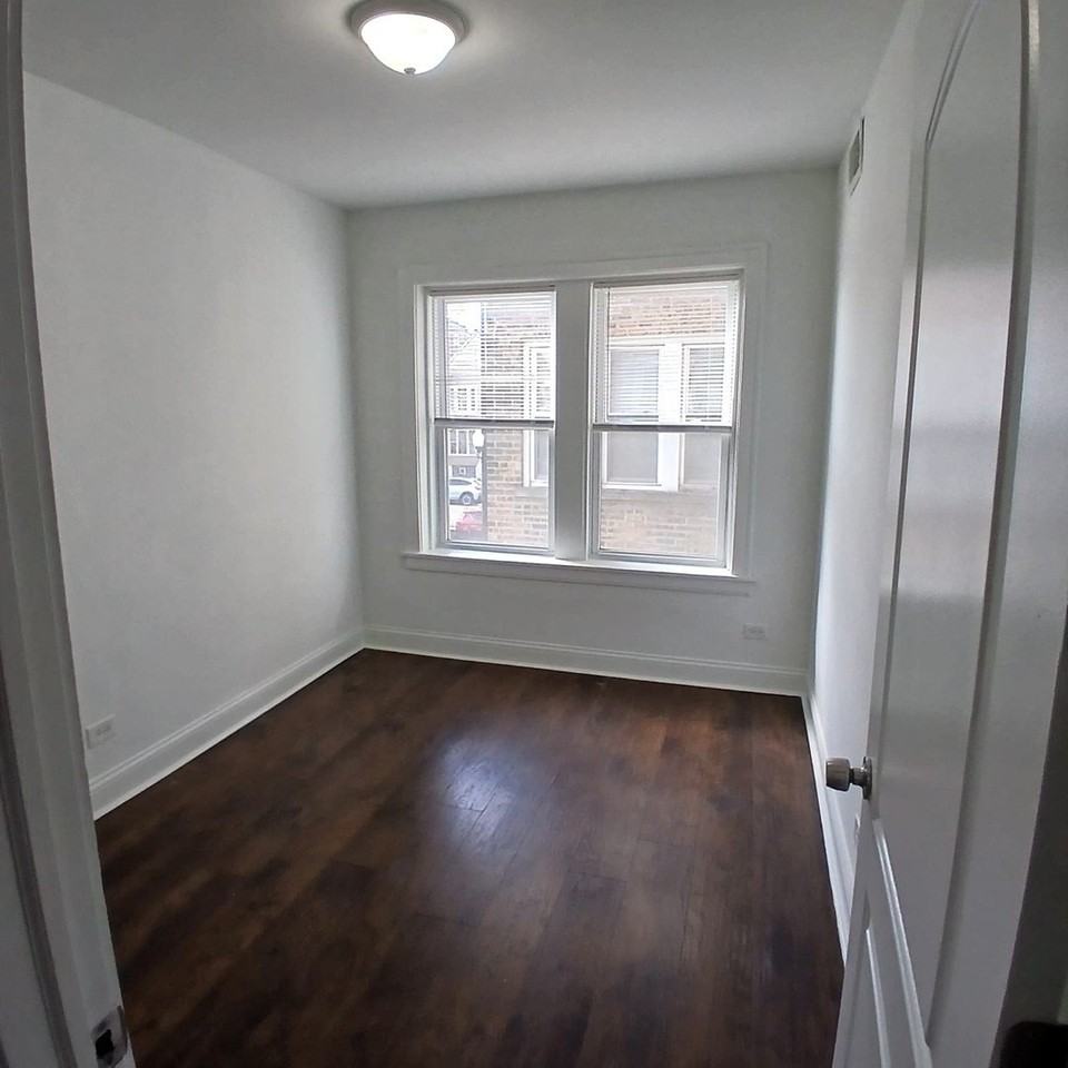 4876 W Armitage Ave Apt 2r - Photo 7 of 12