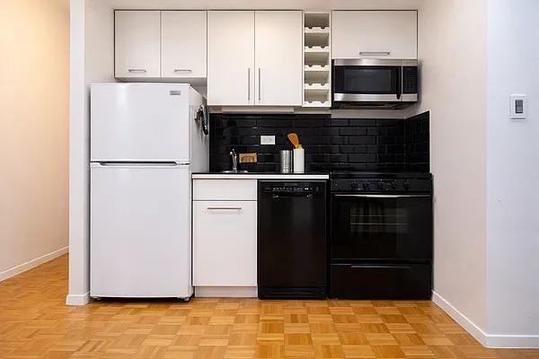 W 51st St #10-29 - Photo 4 of 9