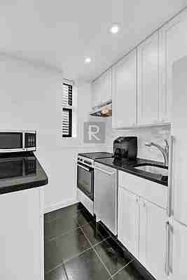 W 51st St #1919 - Photo 5 of 20