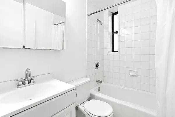 W 51st St #1220 - Photo 4 of 20