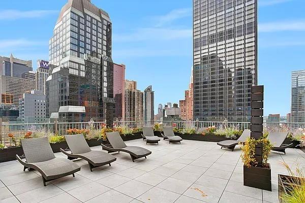 W 51st St #1220 - Photo 7 of 20