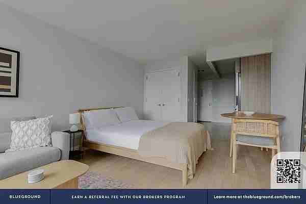 W 48th St #40D - Photo 4 of 20