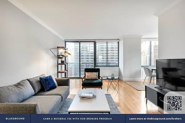 W 48th St #35B - Photo 4 of 20