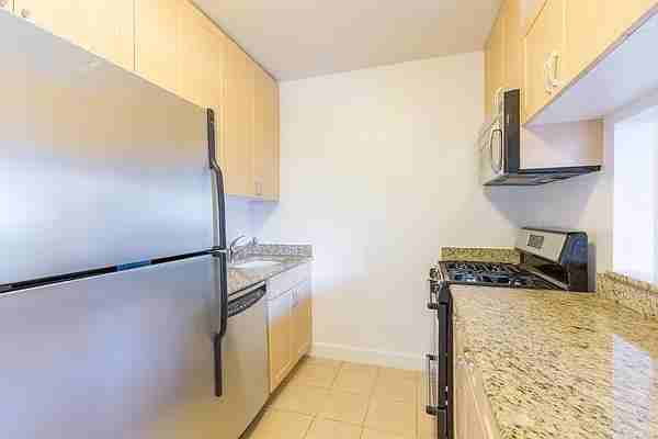 W 48th St #26A - Photo 5 of 9