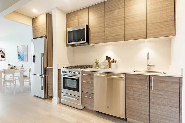 W 48th St #42D - Photo 3 of 5