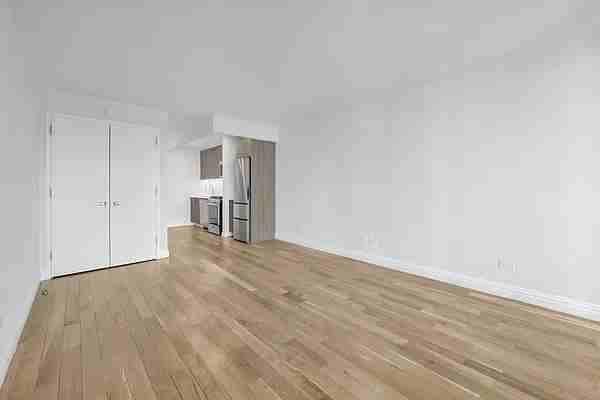 W 48th St #31D - Photo 6 of 9