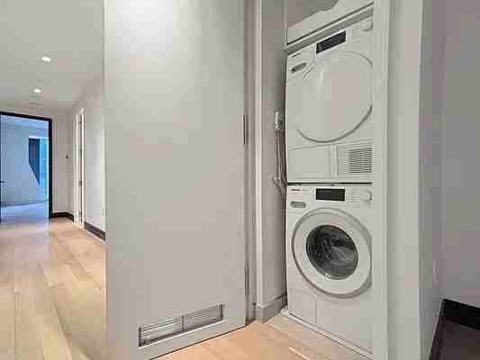 W 53rd St #15A - Photo 3 of 20