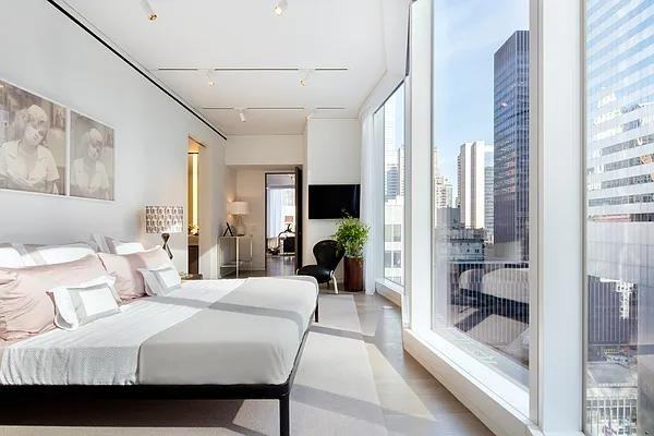 E 53rd St #17A - Photo 5 of 20