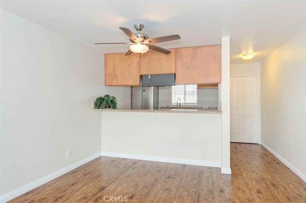 646 Nebraska Ave - Photo 4 of 9