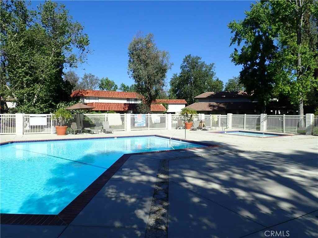 1193 Landsburn Cir - Photo 4 of 7