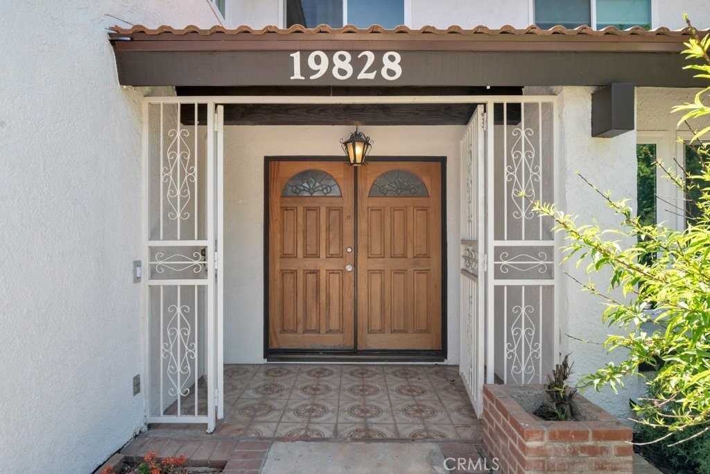 19828 Lull St - Photo 2 of 33