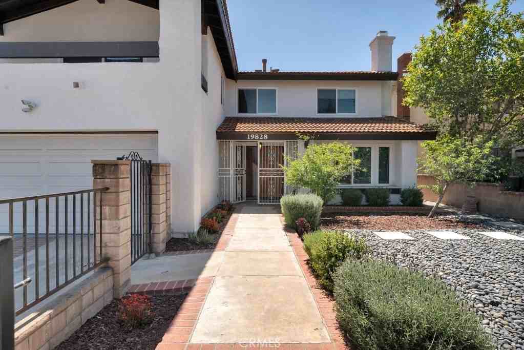 19828 Lull St - Photo 3 of 33