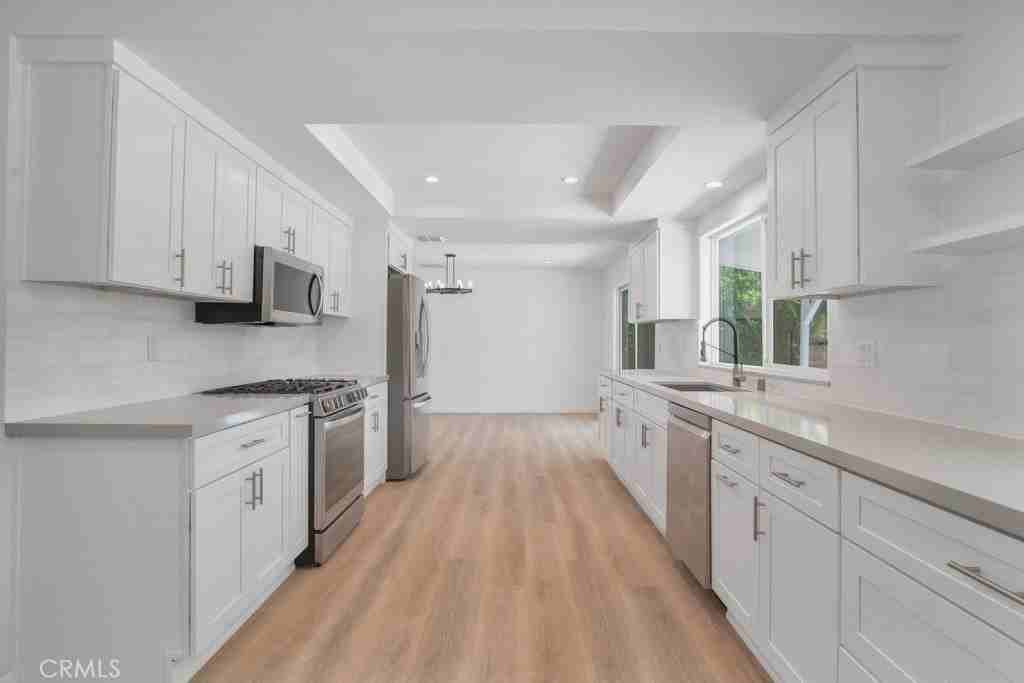 19828 Lull St - Photo 6 of 33