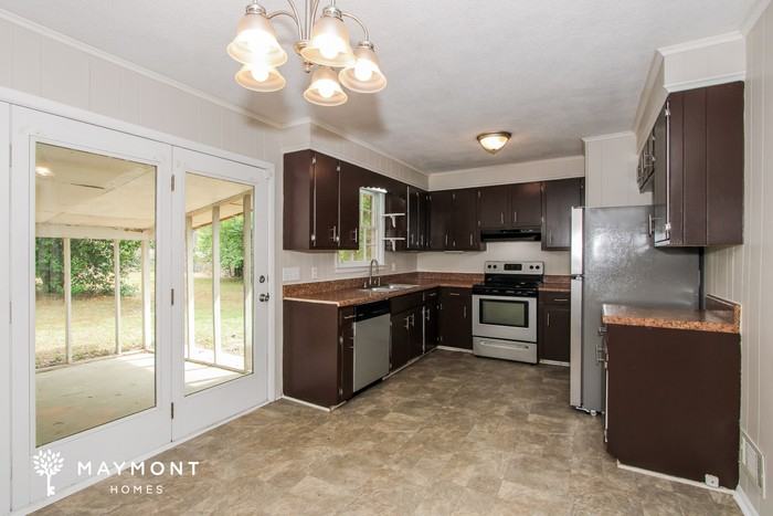 305 Shoreditch Dr - Photo 6 of 15