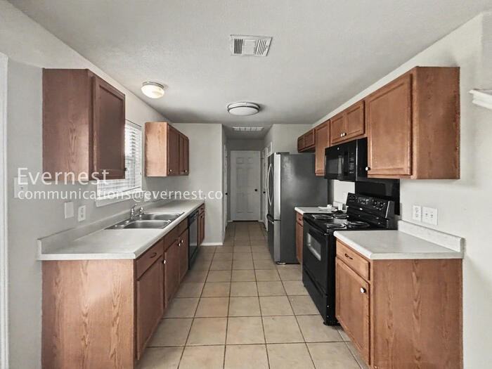 603 Holbrooke St - Photo 2 of 21