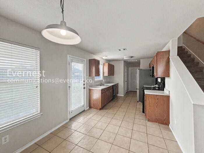 603 Holbrooke St - Photo 3 of 21