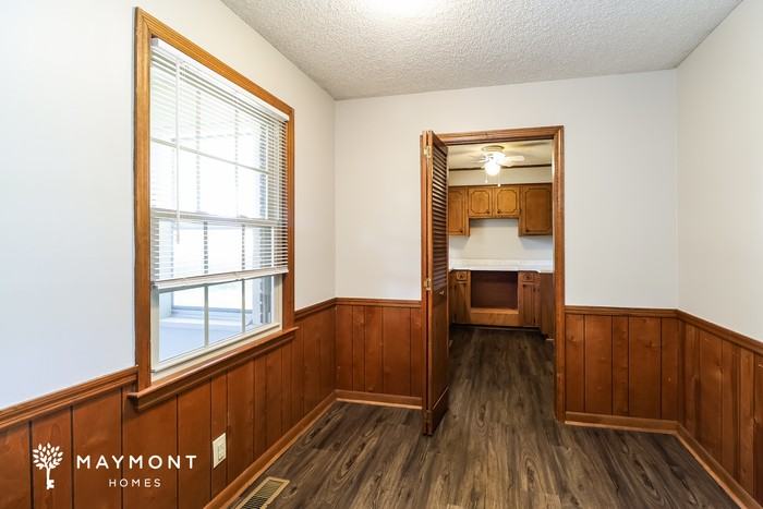 409 Shamrock Dr - Photo 7 of 15