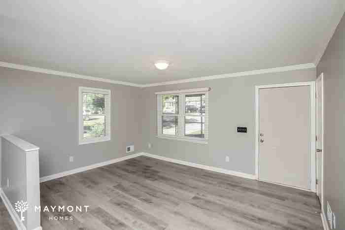 124 Cross Hill Rd - Photo 4 of 12