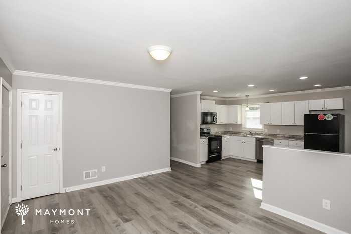 124 Cross Hill Rd - Photo 5 of 12